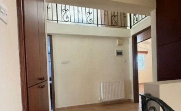 Screenshot_4-10-2025_124514_www.bazaraki.com (Copy)